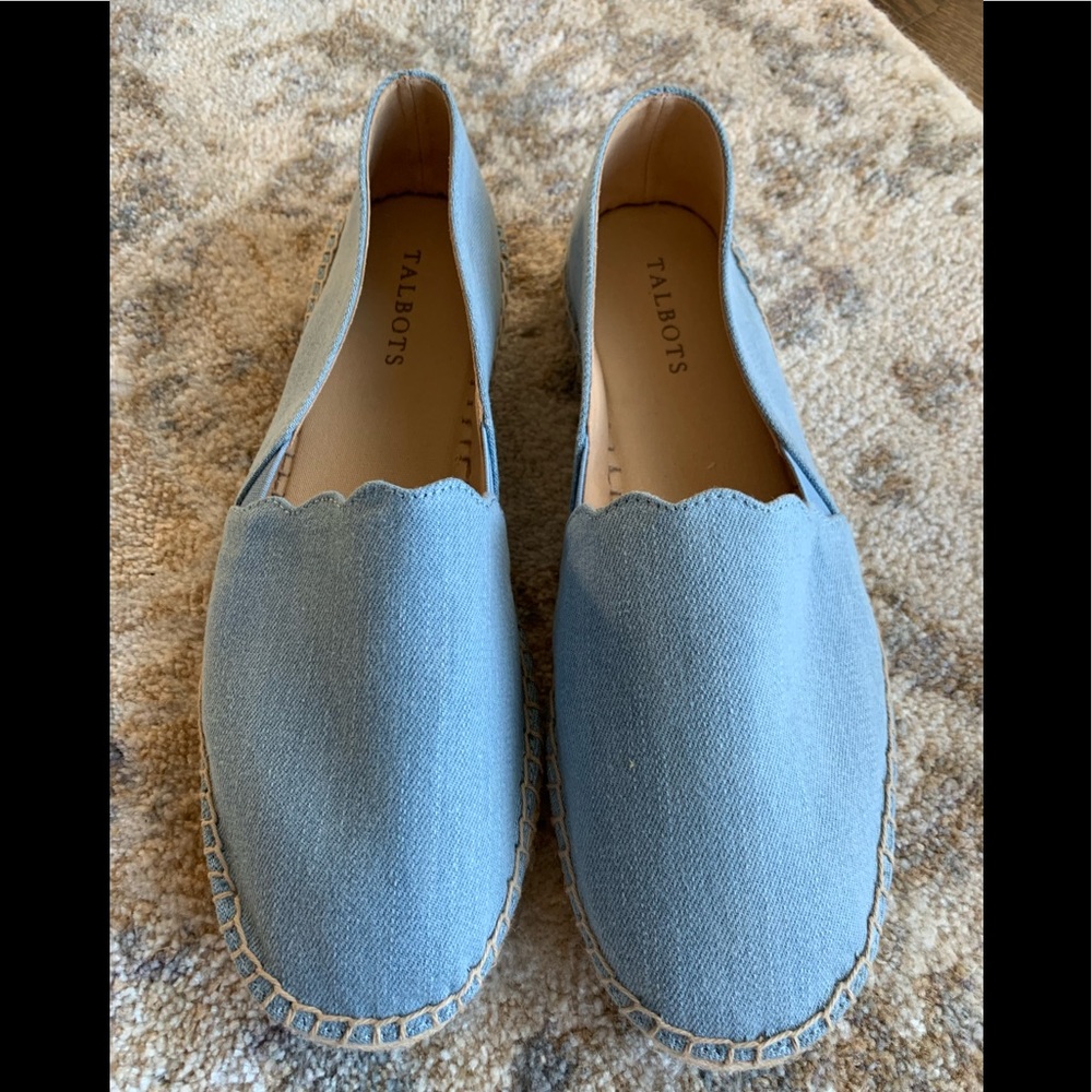 ⭐️NWOB⭐️ Talbots Izzy scalloped espadrille. Size 10.